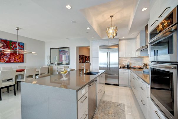 Chandelier, Dining room, Interior, Kitchen, Pendant Lights, Recessed Lighting, Stainless Steel Appliances