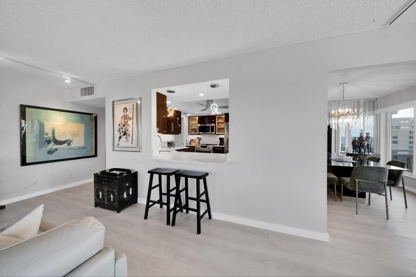 Dining room, Interior, Kitchen, Pendant Lights, Recessed Lighting, Wood Texture Flooring