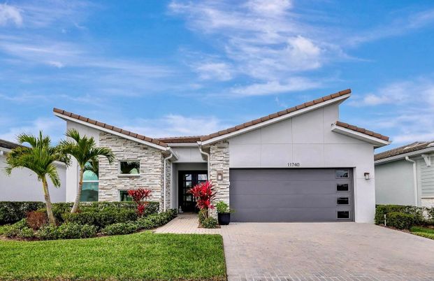 Attached, Exterior, Facade, Mediterranean