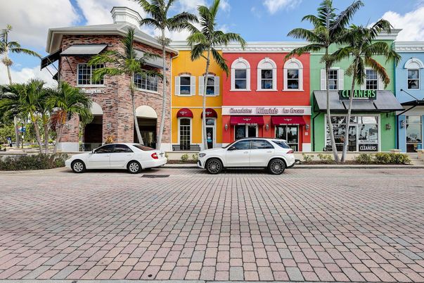 Exterior, Facade, Brick Facade, Rowhouse