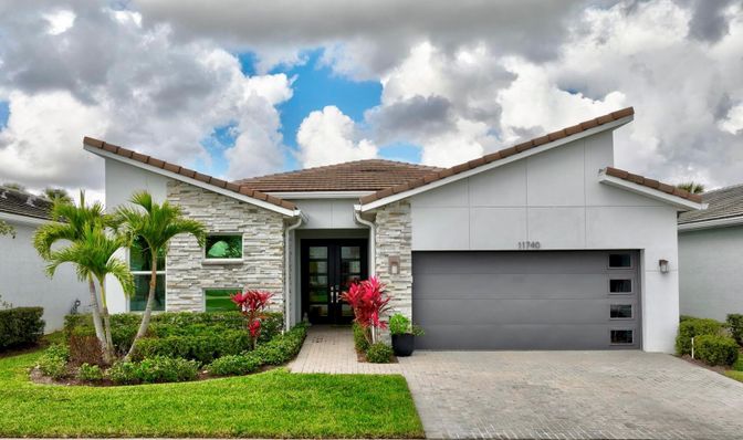 Attached, Exterior, Facade, Ranch