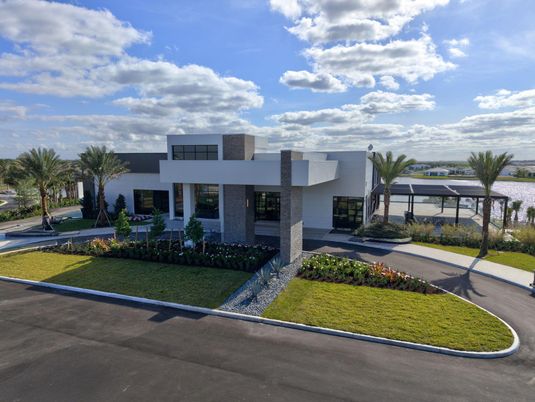 Exterior, Facade, Modern