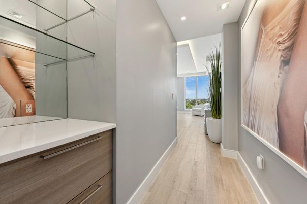 Interior, Recessed Lighting, Wood Texture Flooring
