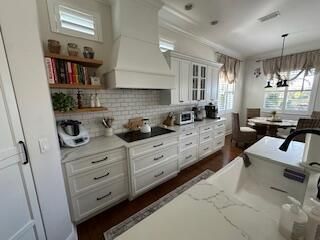 Dining room, Interior, Kitchen, Pendant Lights, Recessed Lighting, Wood Texture Flooring