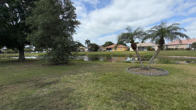 Exterior, Lake