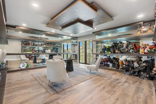Interior, Recessed Lighting, Wood Texture Flooring