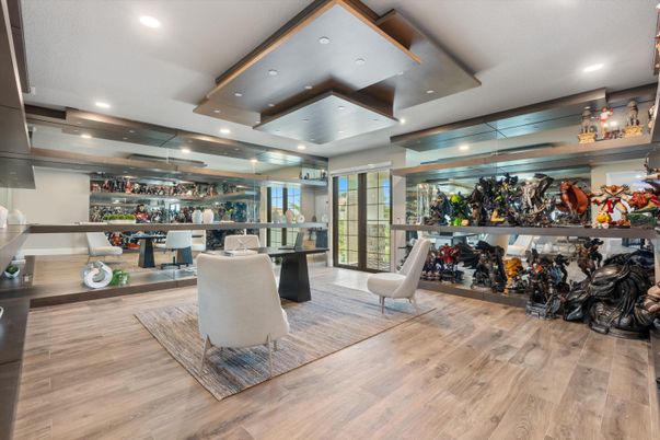 Interior, Recessed Lighting, Wood Texture Flooring