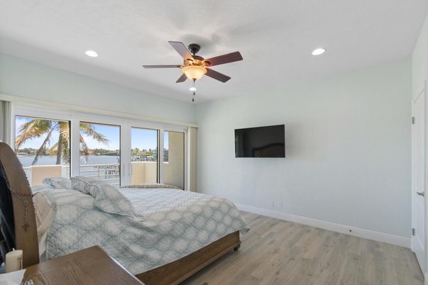 Bedroom, Interior, Recessed Lighting, Water, Wood Texture Flooring