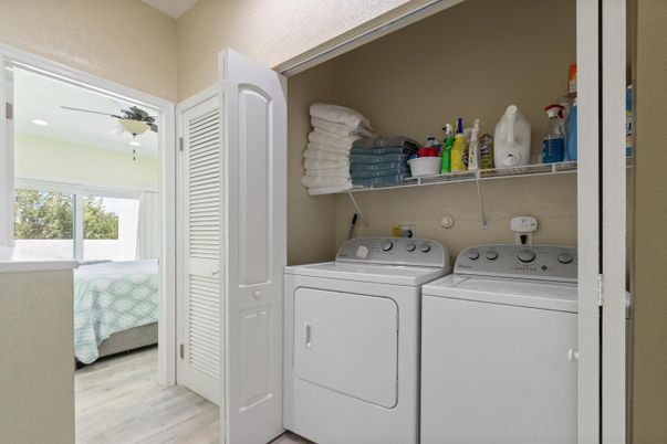Bedroom, Interior, Utility Closets, Washer, Wood Texture Flooring