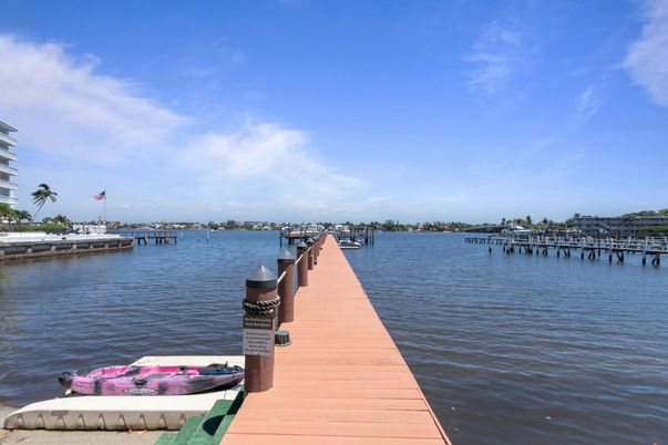 Exterior, Lake
