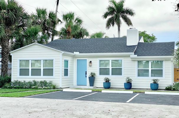 Exterior, Facade, Ranch