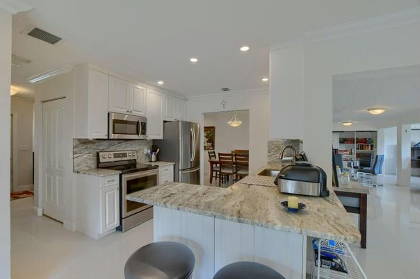 Dining room, Interior, Kitchen, Pendant Lights, Recessed Lighting, Stainless Steel Appliances