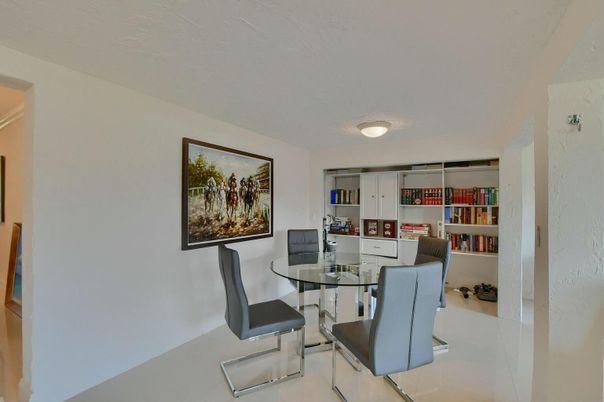Home Office, Interior