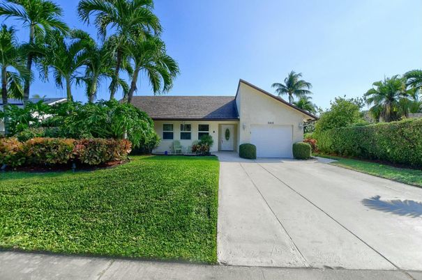 Attached, Backyard, Exterior, Facade, Ranch