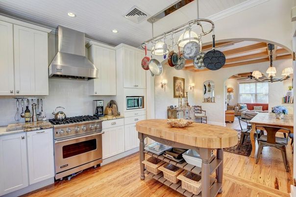 Chandelier, Dining room, Interior, Kitchen, Pendant Lights, Recessed Lighting, Stainless Steel Appliances, Wood Texture Flooring