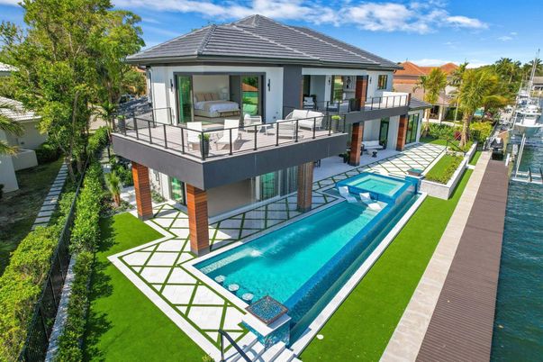 Exterior, Pool, Water