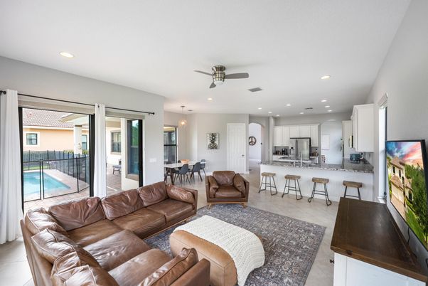 Dining room, Interior, Kitchen, Living room, Pendant Lights, Recessed Lighting, Stainless Steel Appliances