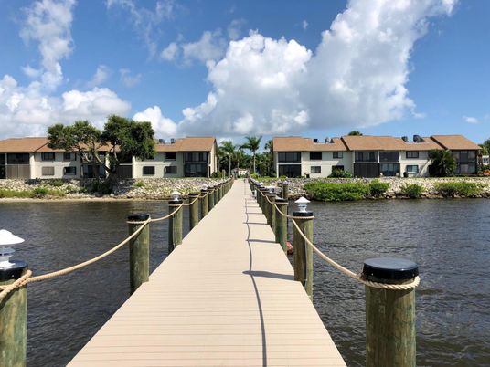 Exterior, Lake