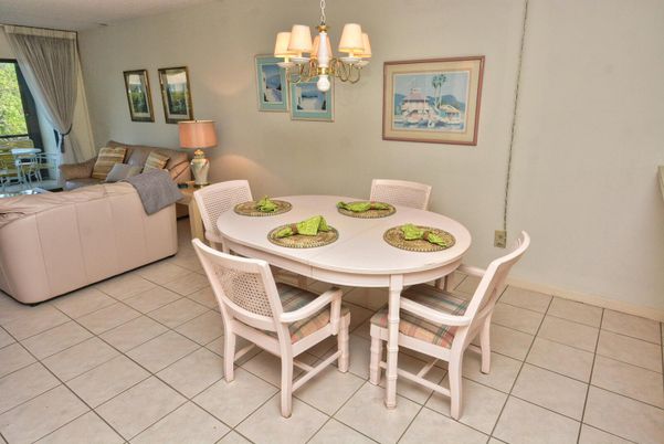 Chandelier, Dining room, Interior, Living room
