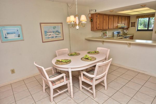 Chandelier, Dining room, Interior, Kitchen