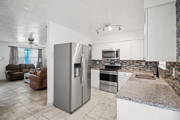 Interior, Kitchen, Living room, Stainless Steel Appliances
