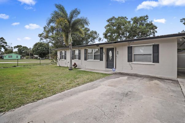 Backyard, Exterior, Facade, Ranch