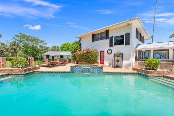 Exterior, Pool