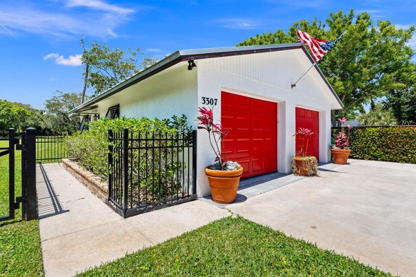 Detached Garage, Exterior
