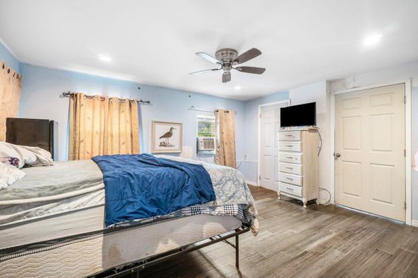 Bedroom, Interior, Recessed Lighting, Wood Texture Flooring