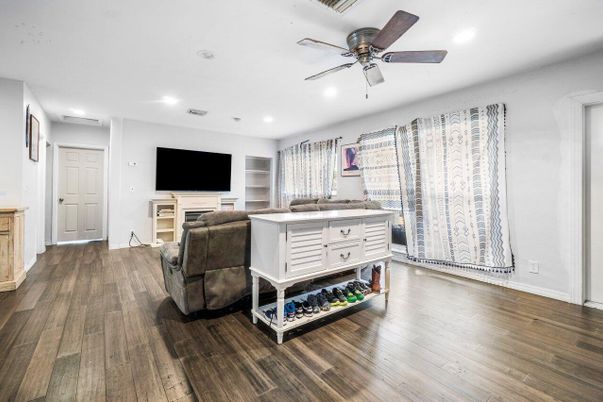 Interior, Living room, Recessed Lighting, Wood Texture Flooring