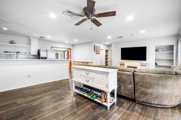 Interior, Living room, Recessed Lighting, Wood Texture Flooring