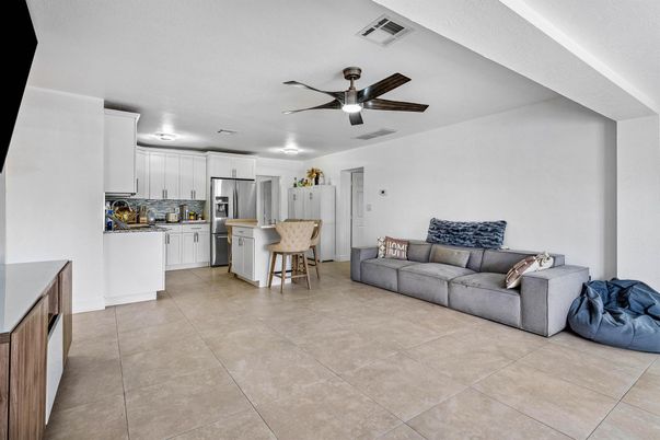 Interior, Kitchen, Living room, Stainless Steel Appliances