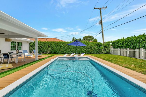 Exterior, Pool