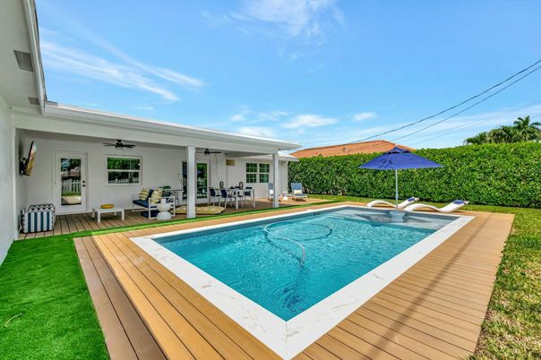 Exterior, Pool