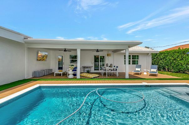 Exterior, Pool