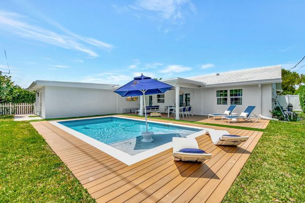 Exterior, Pool