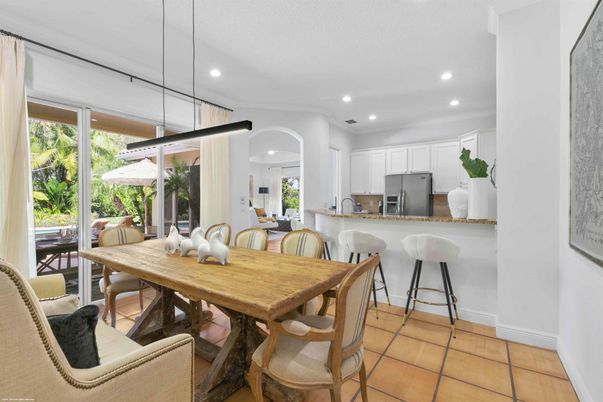 Dining room, Interior, Kitchen, Pendant Lights, Recessed Lighting, Stainless Steel Appliances