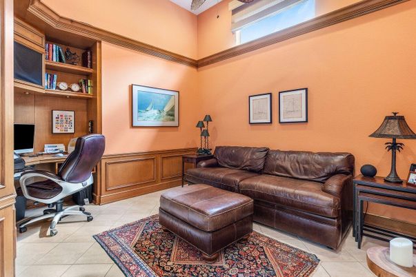 Home Office, Interior