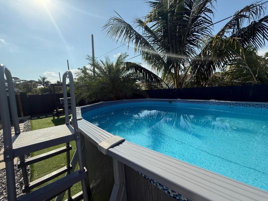 Exterior, Pool