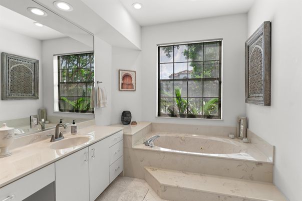 Bathroom, Dual Sink Vanities, Interior, Recessed Lighting