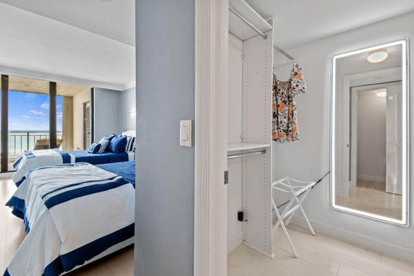 Bedroom, Interior, Water