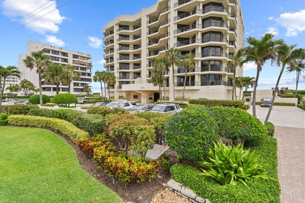 Exterior, Facade, Condo Building