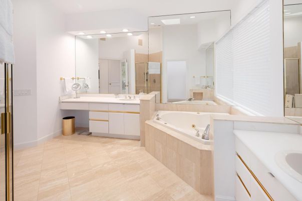 Bathroom, Dual Sink Vanities, Interior, Recessed Lighting