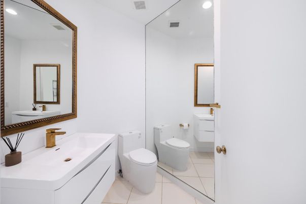 Bathroom, Dual Sink Vanities, Interior, Recessed Lighting