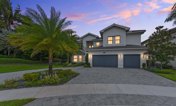 Attached, Exterior, Facade, Mediterranean