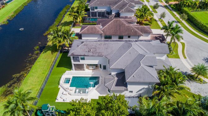 Exterior, Drone