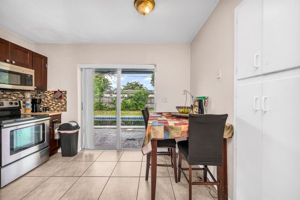 Dining room, Interior, Kitchen, Stainless Steel Appliances