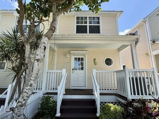 Exterior, Facade, Queen Anne Victorian