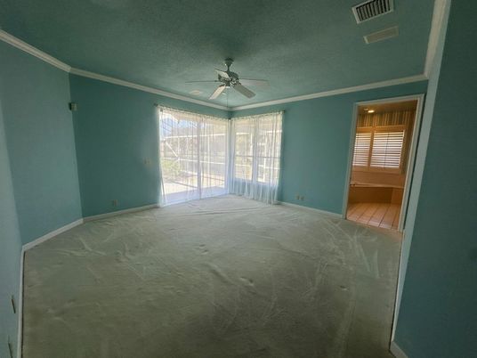 Empty room, Interior