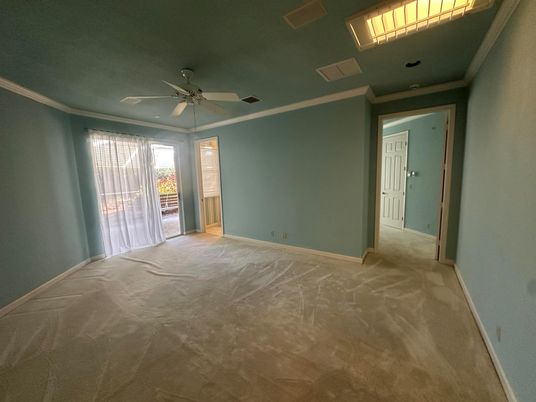 Empty room, Interior